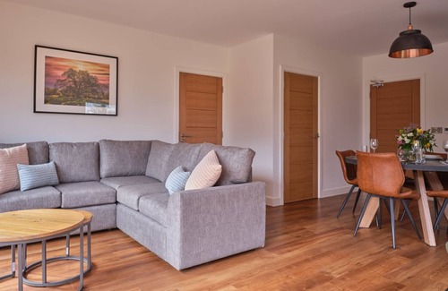 Chittlehamholt Cabina | Luxurious 2 bedroom lodges with stunning meadow views.