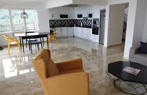Kargicak Apartamento | Lujoso ático de 2 dormitorios con vista increíble!