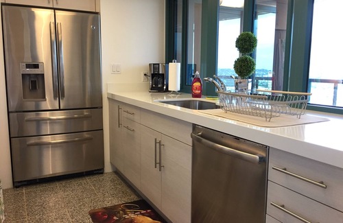 McCully - Moiliili Apartamento | Luxurious 2-Bedroom Retreat in the Heart of Waikiki.