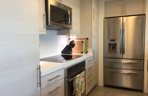 McCully - Moiliili Apartamento | Luxurious 2-Bedroom Retreat in the Heart of Waikiki.