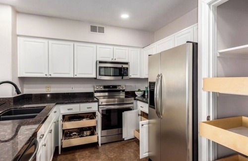 North Scottsdale Condominio | Luxurious 2 bedroom condo in the heart of North Scottsdale with garage parking+1