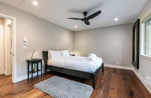 Lake Forest Casa | Luxurious 2BD Smart Home Near Beach