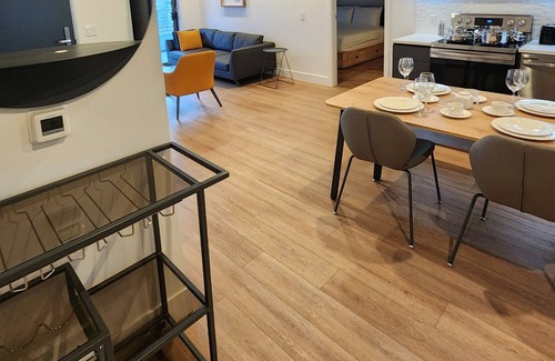 City West Apartamento | Luxurious 2BR 2B Unit w/ Amenities