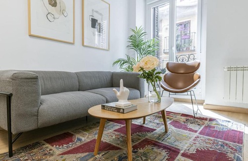Justicia Apartamento | Luxurious 2BR/2BA in Chueca