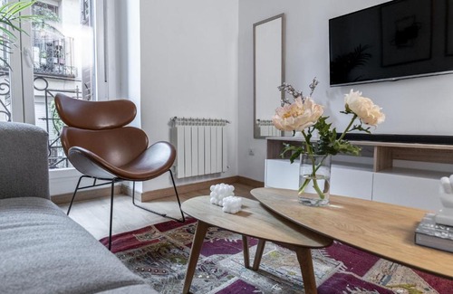 Justicia Apartamento | Luxurious 2BR/2BA in Chueca