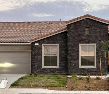 Pumpkin Center Apartamento | Luxurious 2BR 2BA Modern Getaway