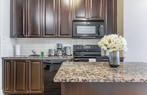 Downtown Mississauga Apartamento | Luxurious 2BR-2Bath Condo in Mississauga SquareOne