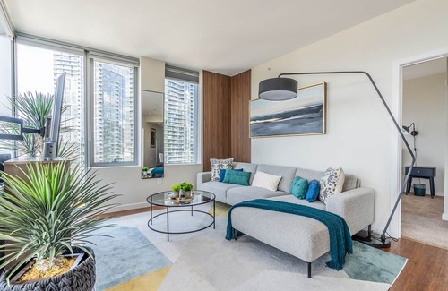 West Bellevue Apartamento | Luxurious 2BR DT Bellevue | City Views, Gym, Pool