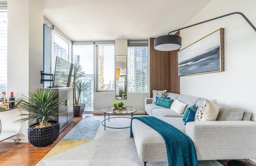 West Bellevue Apartamento | Luxurious 2BR DT Bellevue | City Views, Gym, Pool