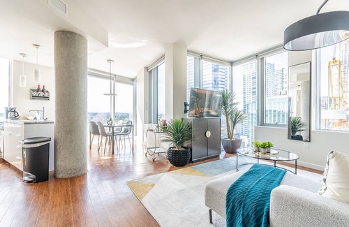 West Bellevue Apartamento | Luxurious 2BR DT Bellevue | City Views, Gym, Pool