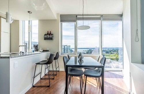 West Bellevue Apartamento | Luxurious 2BR DT Bellevue | City Views, Gym, Pool