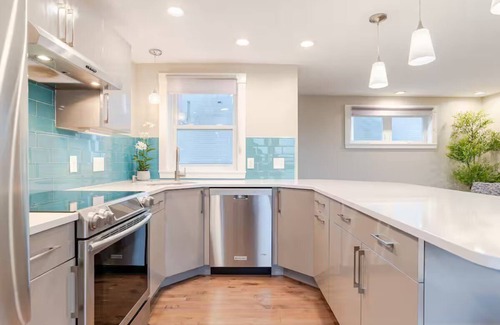 Munjoy Hill Apartamento | Luxurious 2BR Penthouse / Ocean Views / East End