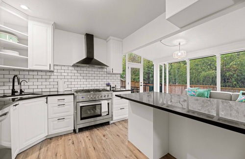Oak Cliff Casa | Luxurious 3 Bed Home w/ Pool in Kessler Park