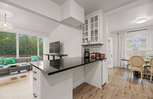 Oak Cliff Casa | Luxurious 3 Bed Home w/ Pool in Kessler Park