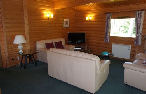 Kenwick Cabina | Lujosa cabaña de vacaciones de 3 camas Log Lodge en Louth, Lincolnshire (3B Sleeps6)