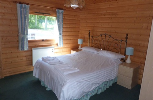 Kenwick Cabina | Lujosa cabaña de vacaciones de 3 camas Log Lodge en Louth, Lincolnshire (3B Sleeps6)