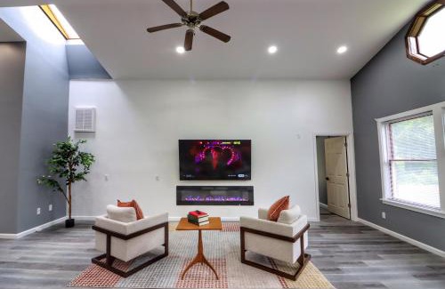 Catskill Villa | Luxurious 3 Bedroom, 3 Bathroom, Entire Home in Catskill