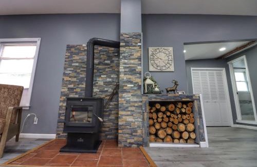 Catskill Villa | Luxurious 3 Bedroom, 3 Bathroom, Entire Home in Catskill
