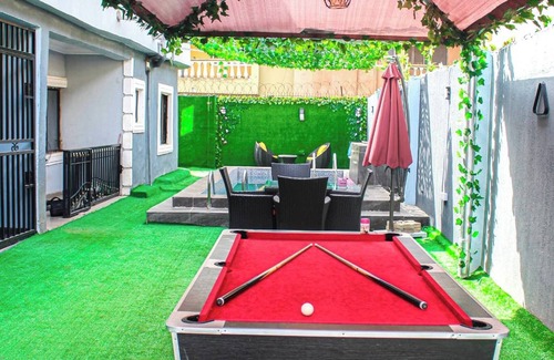 Alimosho Apartamento | Luxurious 3-bedroom Apartment in Heart of Lagos
