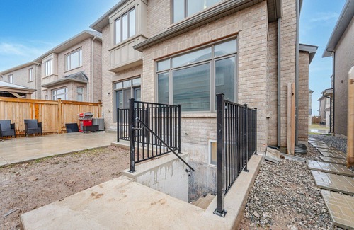 Oakville Casa | Luxurious 3-Bedroom Basement ensuite! Your Dream Space Awaits You in Oakville!