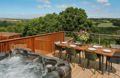 Chittlehamholt Cabina | Luxurious 3 bedroom lodges with stunning meadow views.