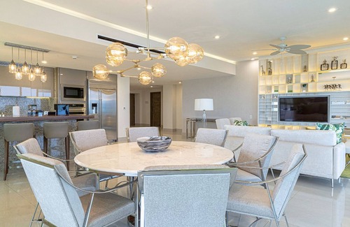 Puerto Juárez Complejo | Luxurious 3 Bedroom Oceanfront Suite right on the beach of Cancun!