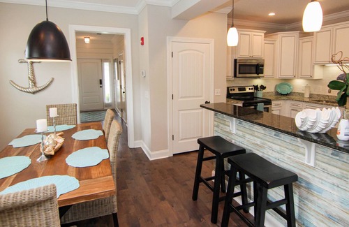 Epworth Acres Casa | Luxurious 3 BR townhome in prime locale!