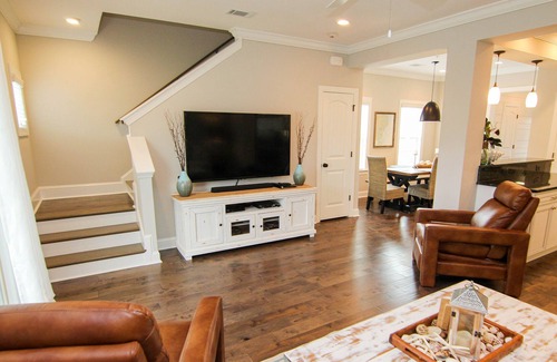 Epworth Acres Casa | Luxurious 3 BR townhome in prime locale!