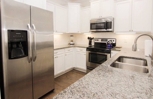 Epworth Acres Casa | Luxurious, 3 BR townhome on SSI -- GREAT WINTER RATES!