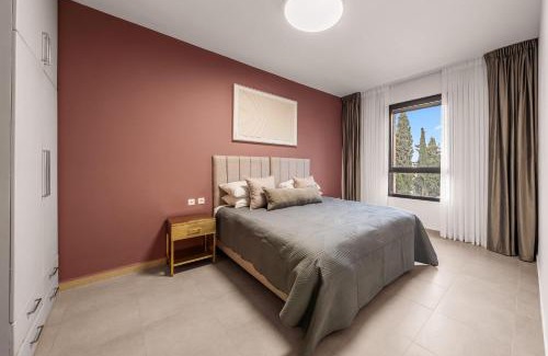 Mamilla Apartamento | Luxurious 3BDR In King David 19 with Parking