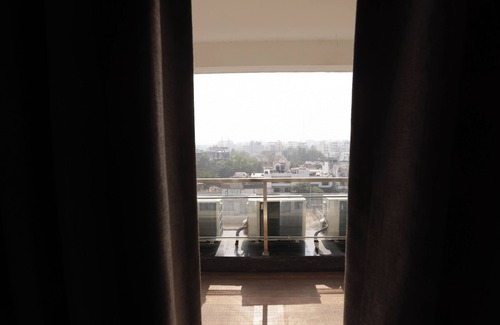 Jaipur District Apartamento | Luxurious 3BHK Apartment with Balcony, City View & Modern Amenities