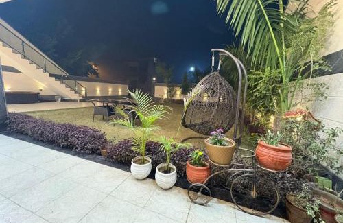 Mathura Hotel | Luxurious 3BHK Garden Villa At Prime Location