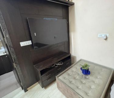 Mathura Hotel | Luxurious 3BHK Garden Villa At Prime Location