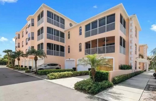 Venice Condominio | Luxurious 3br 2bath Condo minutes to beautiful Venice beaches, Downtown Shopping