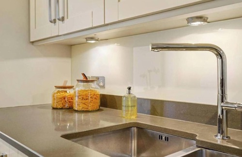 Campden Apartamento | Luxurious 3BR Apartment in Kensington Walk to High Street