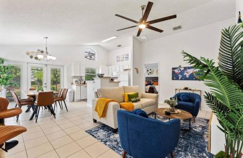 Haines City Casa | Luxurious 3BR Pool, Golf Views, Disney, Legoland