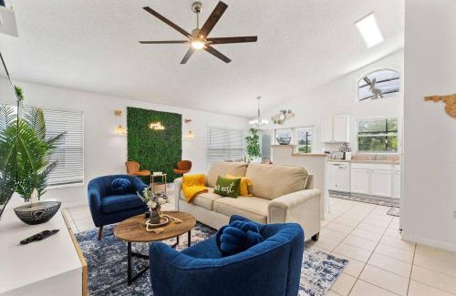 Haines City Casa | Luxurious 3BR Pool, Golf Views, Disney, Legoland