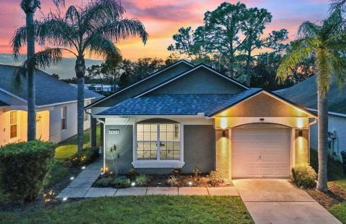 Haines City Casa | Luxurious 3BR Pool, Golf Views, Disney, Legoland
