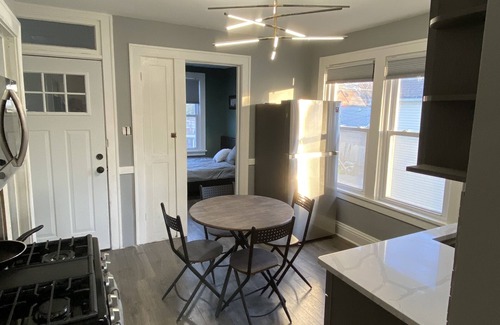 Brighton Park Apartamento | Luxurious 3Br with parking on premises 🌔