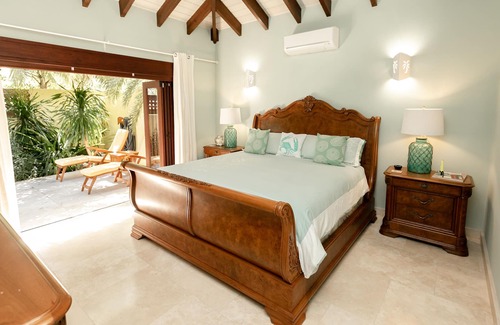 Mamora Bay Villa | Lujosa villa de 4 dormitorios frente al mar, piscina privada, cerca del puerto inglés