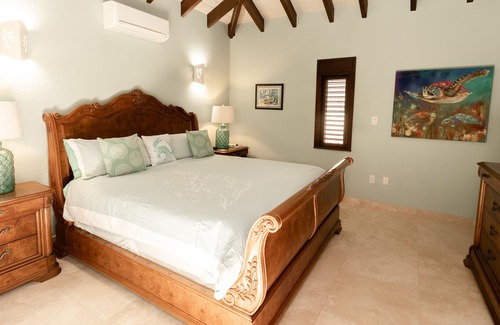 Mamora Bay Villa | Lujosa villa de 4 dormitorios frente al mar, piscina privada, cerca del puerto inglés
