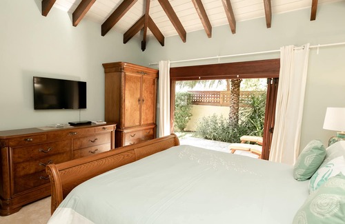 Mamora Bay Villa | Lujosa villa de 4 dormitorios frente al mar, piscina privada, cerca del puerto inglés