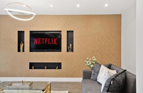 Shirley Casa | Luxurious 4 Bed House, Solihull, NEC, Airport, Business & Leisure Stays - Wisteria House