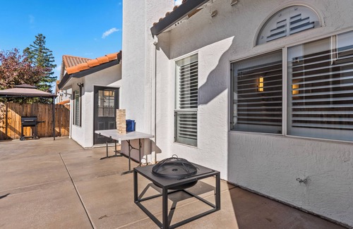Antelope Casa | Luxurious 4-bedroom home located in Antelope near golf courses & cherry island