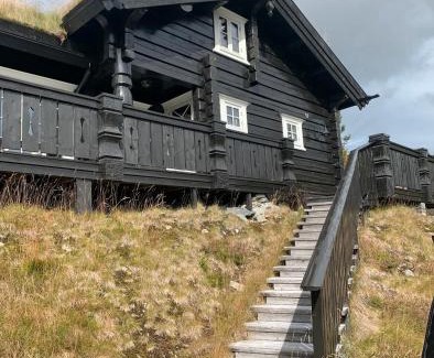 Atra Casa | Luxurious 4 bedroom Mountain Cabin with Gaustatoppen View