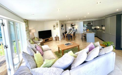 St Austell Casa | Luxurious 4 Bedroom New England Style Villa - Trewhiddle V12