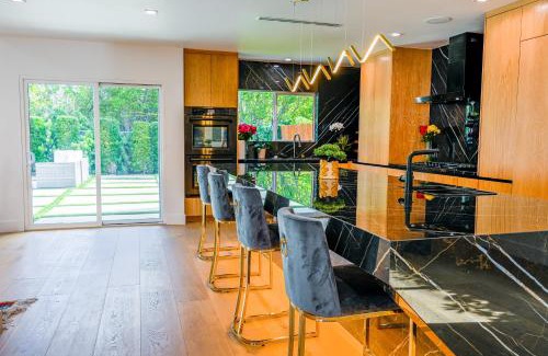 Sawtelle Casa | Luxurious 4 BR near UCLA-Beverly Hills - BEL1-LOR