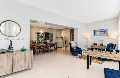 Surfside Casa | Luxurious 4Bdr with a pool, blocks to beach