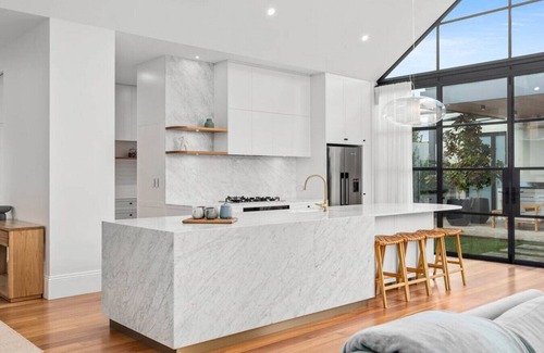 Unley Casa | Luxurious 4BR 2 BTH light filled whole executive home