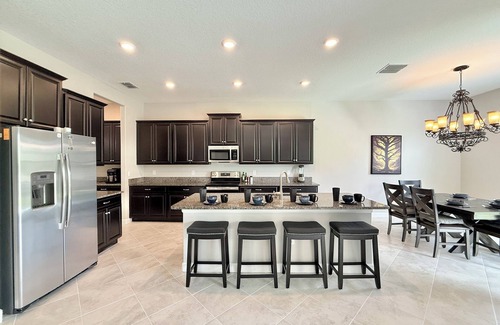 Balm Casa | LUXURIOUS 4BR HOME IN PRISTINE COMMUNITY WITH HIGH-END AMENITIES-SUN CITY CENTER